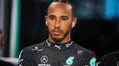 Dohazovač v F1. K románku s Shakirou Hamiltonovi prý pomohl spolujezdec