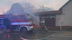 VIDEO:Za obří požár statku může problém s komínem