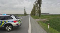 Auto na Nymbursku najelo do několika lidí: Dva mrtví, dva zranění