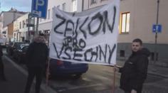 Mladíka ve Stodolní zmlátila ochranka. Romové v reakci na to uspořádali pochod