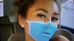 Žertovné video stálo youtubery vyhoštění z Bali, namalovali si roušku