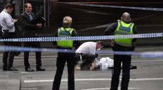 Útok v Melbourne. Muž pobodal tři lidi, policie ho zastřelila. VIDEO