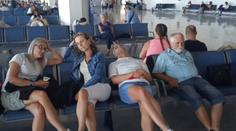 Na letišti v Tunisku uvízlo 180 Čechů. Nemáme jídlo ani informace, říká turistka