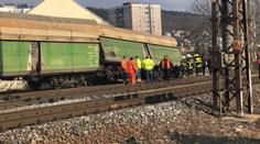 V pražském Radotíně vykolejil vlak. Mimo trať skončilo 20 vagonů