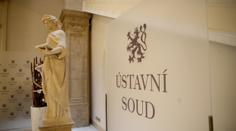 Ústavní soud smetl čtyři stížnosti proti nouzovému stavu. Valí se další