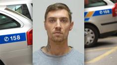 Vězeň na útěku! Nezkoušejte ho zadržet, varuje policie