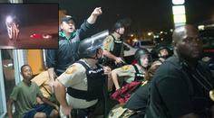 Rok po tragédii se ve Fergusonu opět střílelo na demonstraci