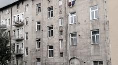 Byla to vražda? Muž zemřel po pádu z balkonu, případ řeší kriminálka!