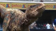 VIDEO: POZOR, DINOSAURUS na hřišti. Co dělalo zvíře na baseballu?