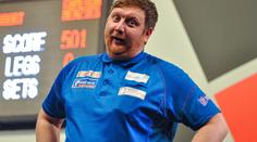 Šipkař na Grand Slam of Darts postoupil, ale vrací se domů. Musí dělat instalatéra