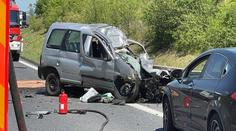 Další nehoda! Po motorkáři zemřel řidič auta. Jinde zachraňovali děti a těhotnou
