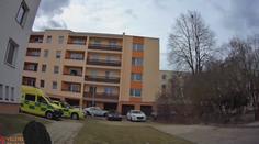 Kluk (10) napadl mámu i sestru, pak chtěl skočit z balkónu!