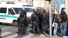 Řádění francouzských fanoušků: V Praze zranili dva policisty