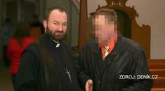 Zatčený kněz Tvrdoň býval milionářem, skončil u porna