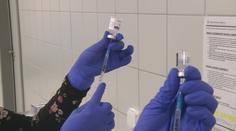 Senioři marně vyhlížejí očkování, polikliniky ani praktici nemají vakcíny