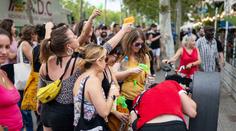 Jeďte domů, protestovali místní v Barceloně. Po turistech stříkali vodou