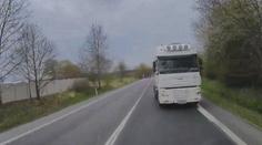 VIDEO: Kamion najel do protisměru a srazil se s dalším. Do tragédie chybělo málo