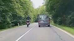 Dopravní akce na jihu Moravy: Řidiči nebezpečně předjížděli tam, kde neměli