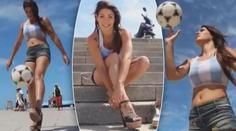 VIDEO: Sexy fotbalistka vystavuje prsa a na podpatcích dribluje jako profík