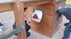 To je ale ňouma! Dospělý muž v Kraslicích uvízl v dětské prolézačce!