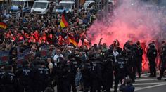 Protesty v Sasku: Po vraždě se střetly davy, několik zraněných
