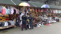 Celníci vydírali Vietnamce na tržištích! Spadla klec, má je policie