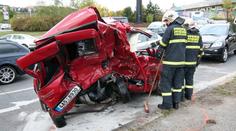 SMRTELNÁ SRÁŽKA! Důchodce se ROZBIL o nákladní auto V PROTISMĚRU!