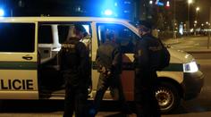 HONIČKA: opilec bez řidičáku najížděl na policisty