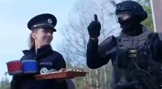 Vánoční video české policie: Rýpnutí do Slováků si neodpustili