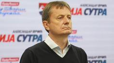 Srbský ministr dostal mrtvici v přímém přenose. Ze studia jel rovnou na sál