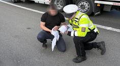 Policisté na dálnici oživovali měsíční miminko. Nedýchalo, rodiče byli zoufalí