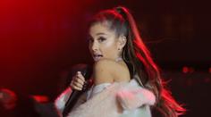 Pražský koncert Ariany Grande doprovázela přísná opatření. Fanoušci zuří