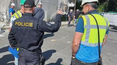 Policisté si posvítili na cizince. Minimálně čtyři musí opustit Česko