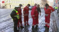 V centru Prahy praskla voda! Tramvaj číslo 9 museli odklonit