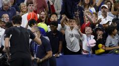 Bolestivá lekce pokory. Zloděj čepice na US Open se vyjádřil, chlapci ji vrátil