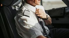 Falešný pilot lákal z lidí peníze. Policie ho dopadla na letišti v Praze