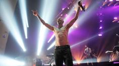 Před měsícem zpíval v Praze. Fanoušci Linkin Park nechápou