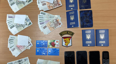 Skupina Ukrajinců získala podvodem miliony na dávkách. Běžná praxe, řekli policii