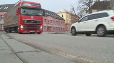 Zpoplatněné dálnice ničí místním život. Zrušte mýtné, požadují města