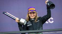 Bizár v ženské formuli. Vítězka si nevšimla cíle a přišla o titul