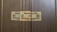 Policie po razii v krajích obvinila čtyři lidi. Je mezi nimi i známý sportovec