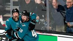 Hertl drží San José ve hře o Stanley Cup, zářil i gólman Mrázek