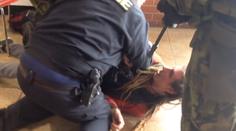 Mladík neukázal občanku, tak ho policisté zatkli. Přehnali to?