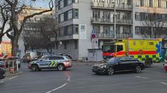 Policie evakuovala hotel na Smíchově. Na místo vyjela zásahovka a vyjednavač
