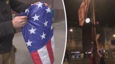 Mladík ukradl z pomníku americkou vlajku! Prostředník ji po měsíci vrátil