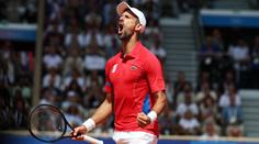 Djokovič prolomil olympijskou kletbu. Ve velké bitvě zdolal Alcaraze a slaví zlato