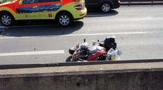Vážná nehoda na Jihlavsku. Pro motorkáře letěl vrtulník