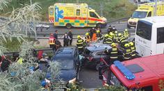 Auto ujíždělo hlídce, způsobilo nehodu. Šest zraněných včetně dětí