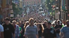 PROTIVLÁDNÍ DEMONSTRACE V PRAZE! Tisíce lidí požadují DEMISI NEČASE!