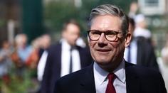 Volby v Británii vyhrála levice. Král jmenoval premiéra Starmera